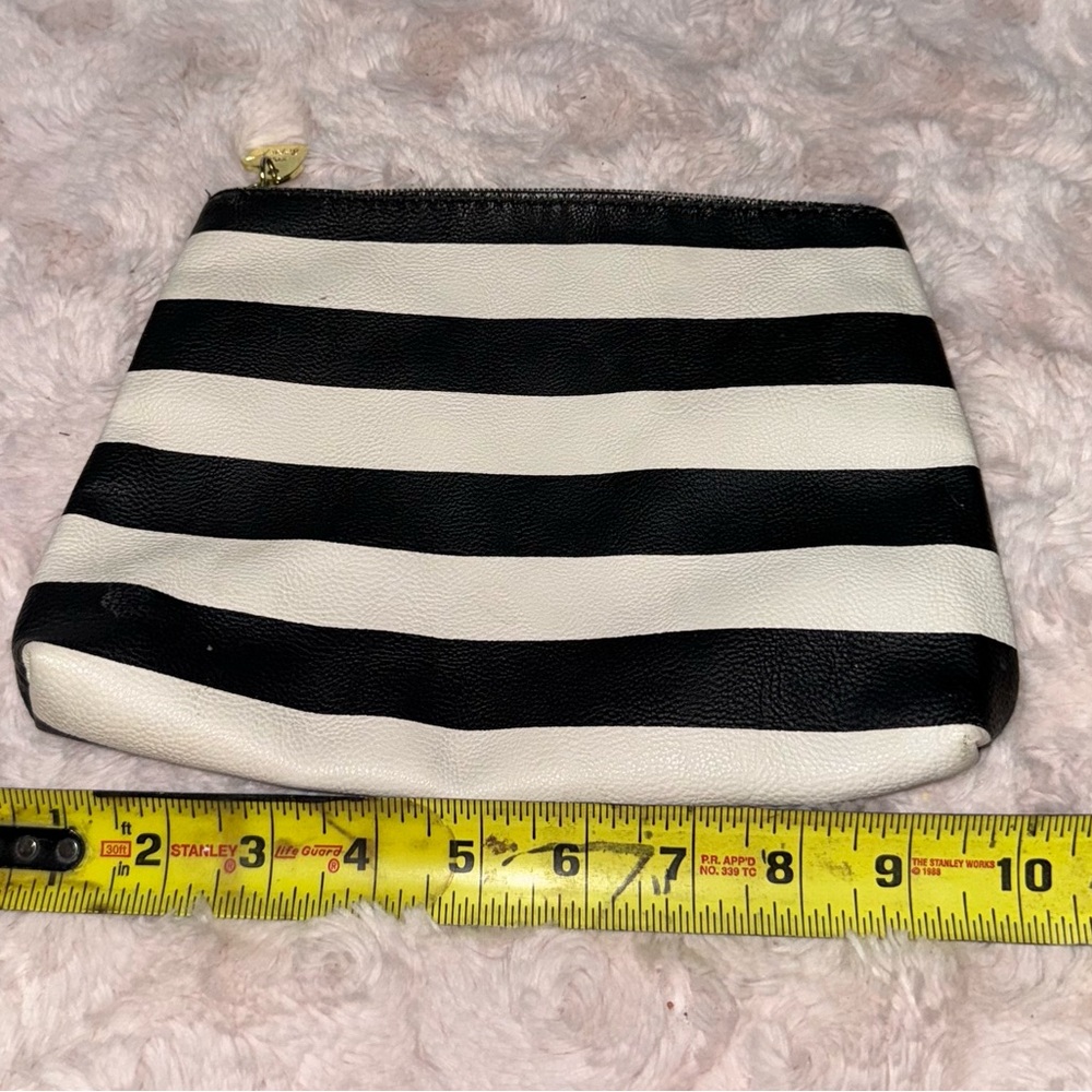 Xox Betsey Johnson Chic Striped Cosmetic or Travelers Clutch Pouch Bag - Picture 9 of 9